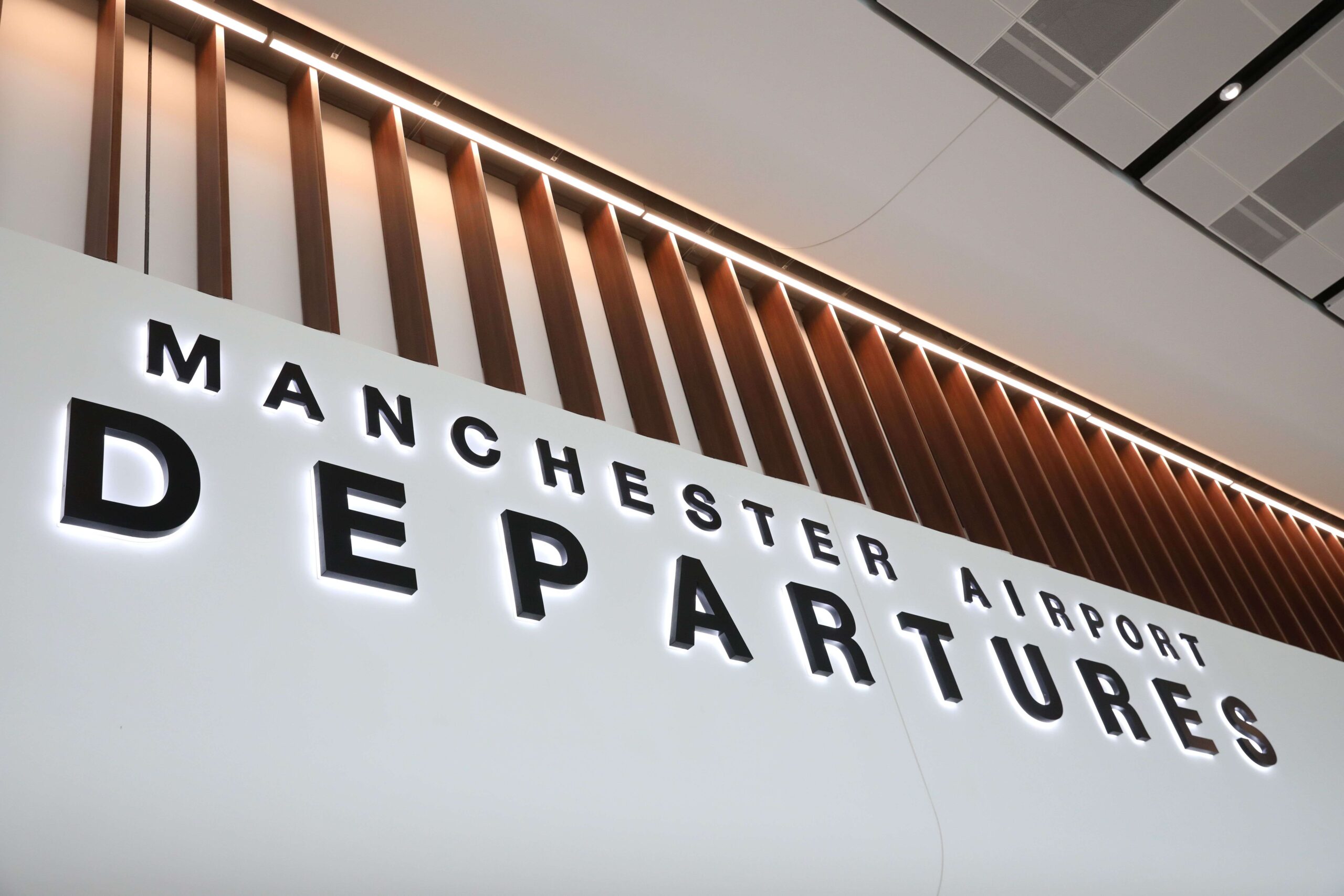 Manchester Airport announces carbon offsetting scheme for